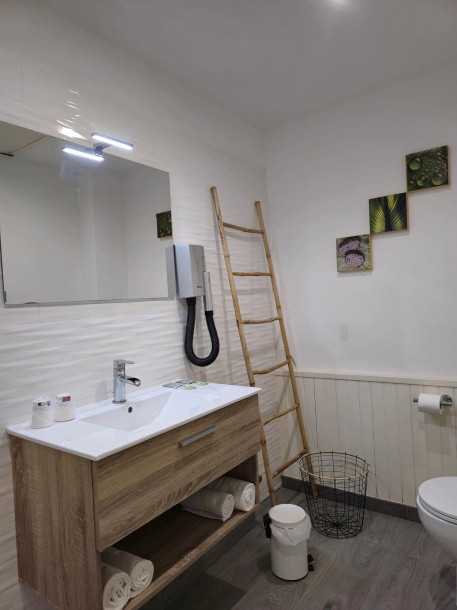 Hotel L'Alsace-Gare Sncf Narbonne Zimmer foto