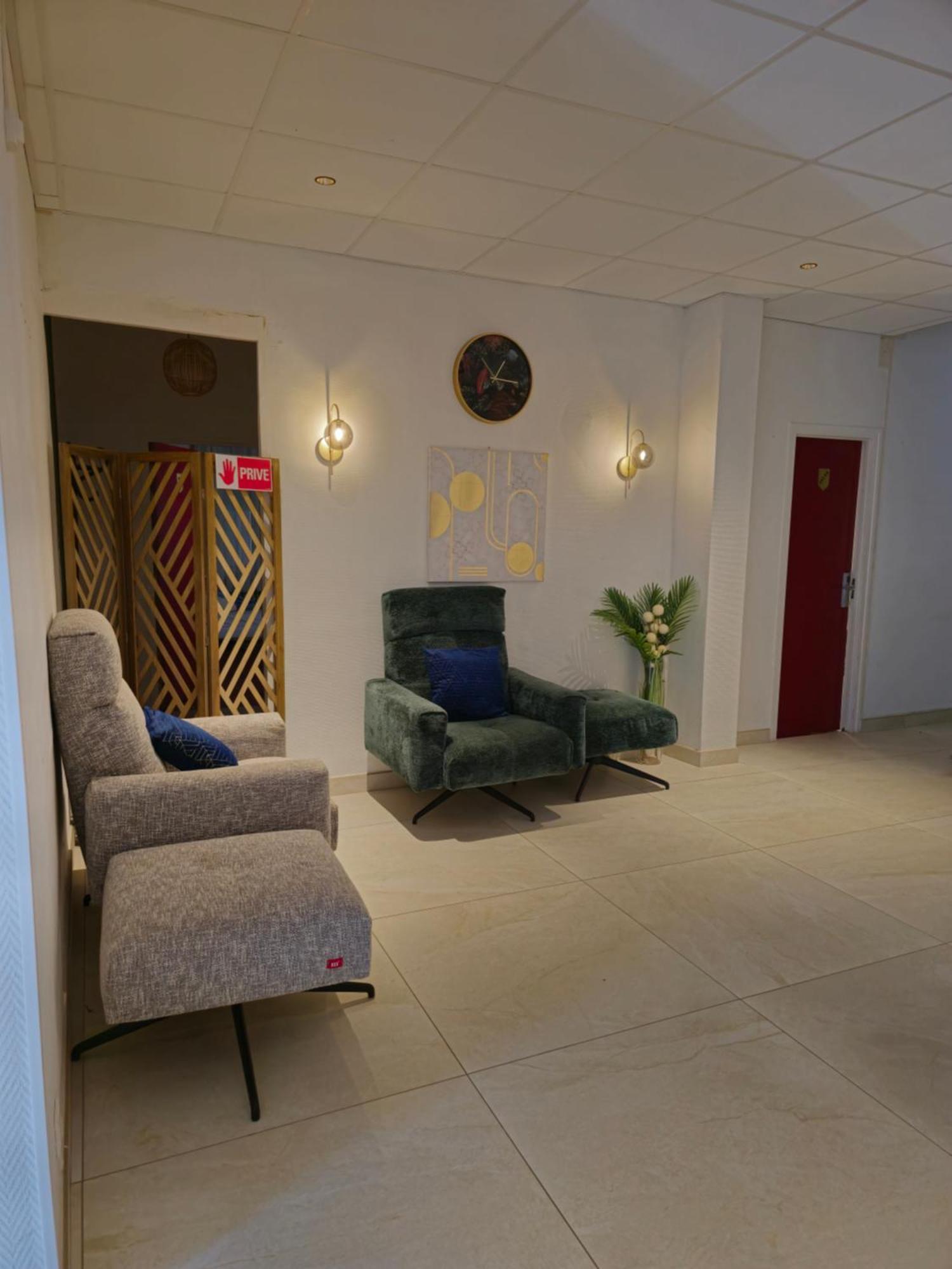 Hotel L'Alsace-Gare Sncf Narbonne Exterior foto